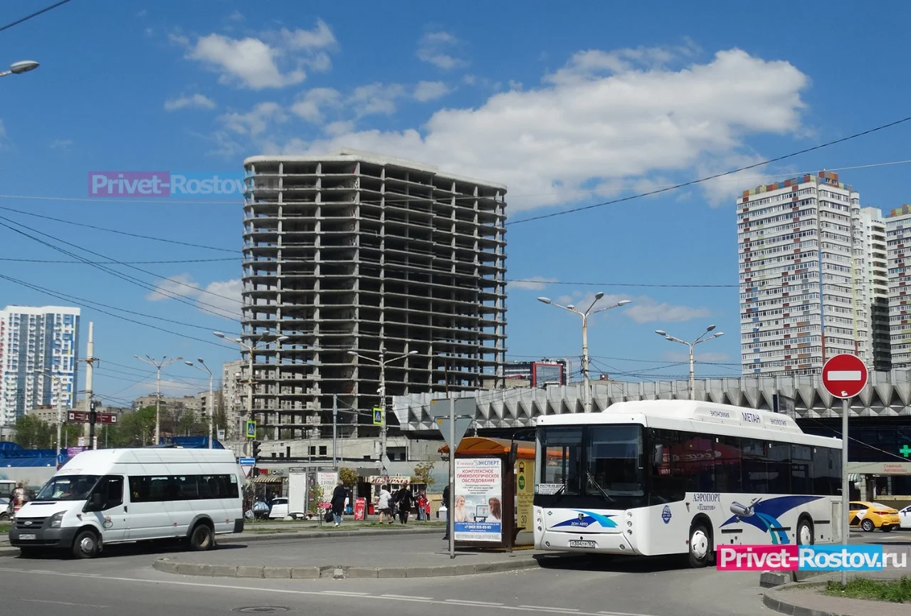Работы по завершению строительства скандального бизнес-центр на Гвардейской площади в Ростове планируют начать летом